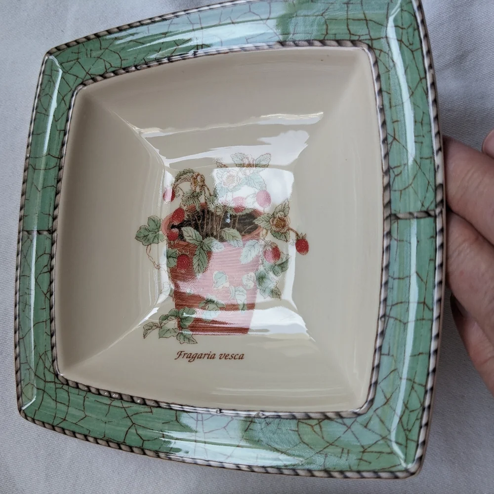 Wedgwood Sarah's Garden Floral Nesting Sweet Meat Dishes Set - 3 Discontinued